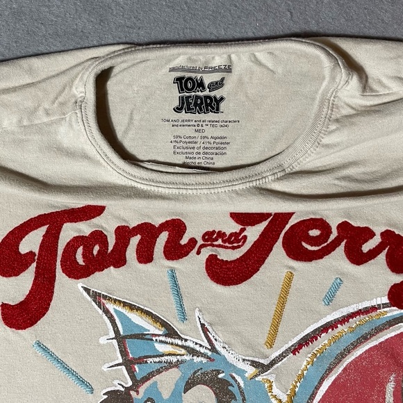 Tom and Jerry Men's Beige Embroidered Stitched Graphic T-shirt Size Medium - Picture 3 of 4